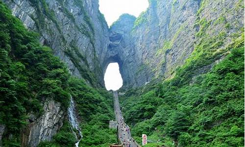 天门山旅游攻略 张家界旅游攻略最新_张家界天门山景区游玩攻略